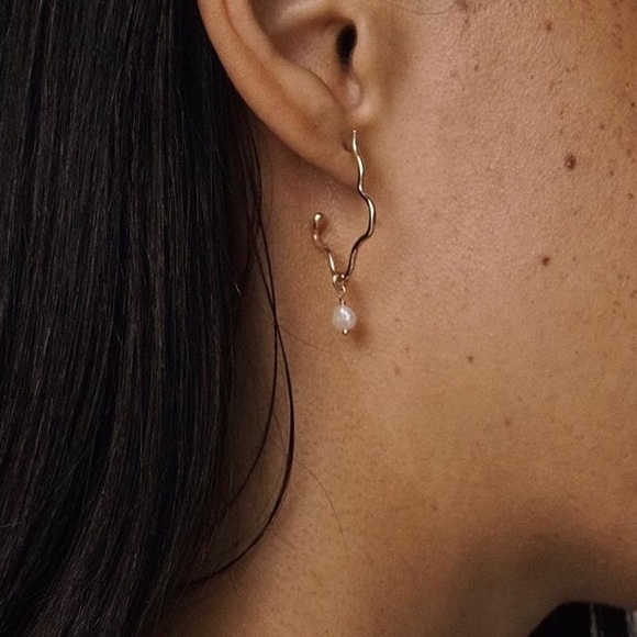 🍋SOLD🍋Amarilo Abstract Pearl Hoops - Picture 4 of 8